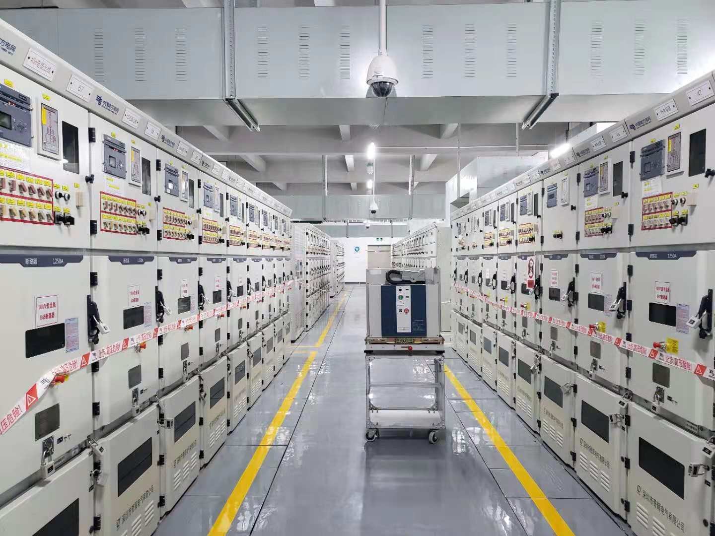 鎧裝移開式交流金屬封閉開關(guān)設(shè)備/高壓中置柜